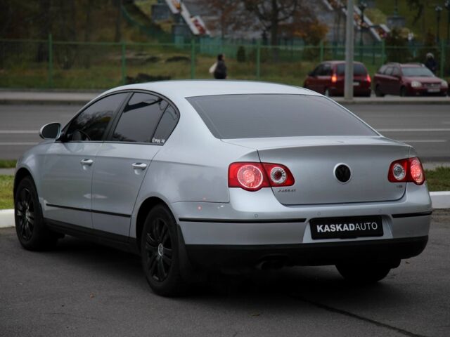 Сірий Фольксваген Пассат, об'ємом двигуна 1.8 л та пробігом 241 тис. км за 6900 $, фото 3 на Automoto.ua