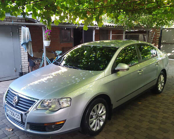 Серый Фольксваген Пассат, объемом двигателя 1.6 л и пробегом 178 тыс. км за 8100 $, фото 1 на Automoto.ua