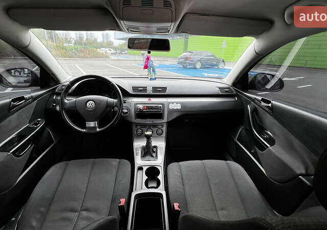 Серый Фольксваген Пассат, объемом двигателя 1.8 л и пробегом 292 тыс. км за 6500 $, фото 19 на Automoto.ua