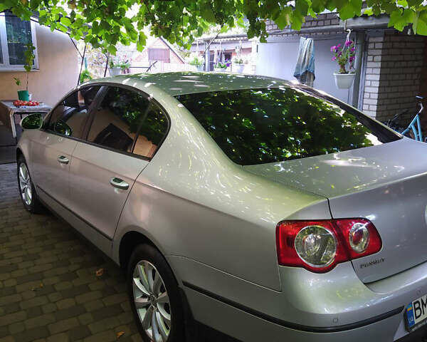 Серый Фольксваген Пассат, объемом двигателя 1.6 л и пробегом 178 тыс. км за 8100 $, фото 2 на Automoto.ua