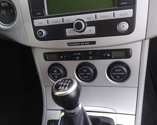 Серый Фольксваген Пассат, объемом двигателя 2 л и пробегом 260 тыс. км за 8500 $, фото 5 на Automoto.ua