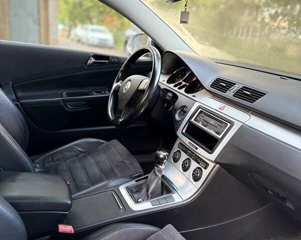 Серый Фольксваген Пассат, объемом двигателя 1.8 л и пробегом 128 тыс. км за 10700 $, фото 5 на Automoto.ua