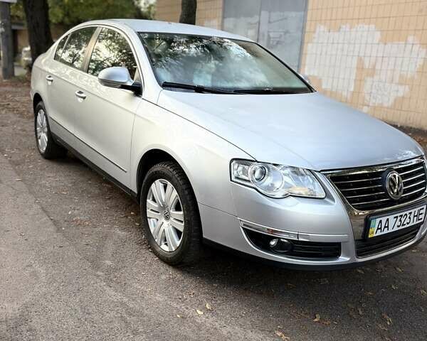 Серый Фольксваген Пассат, объемом двигателя 1.8 л и пробегом 128 тыс. км за 10700 $, фото 2 на Automoto.ua