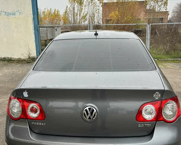 Серый Фольксваген Пассат, объемом двигателя 2 л и пробегом 176 тыс. км за 7000 $, фото 1 на Automoto.ua
