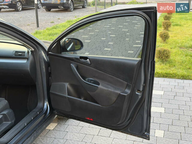 Сірий Фольксваген Пассат, об'ємом двигуна 2 л та пробігом 310 тис. км за 5800 $, фото 28 на Automoto.ua