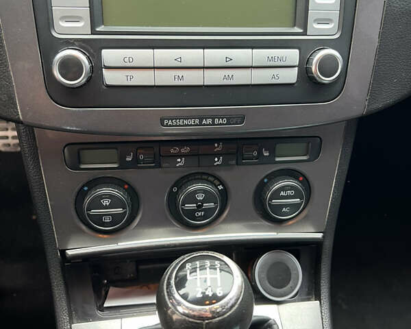 Серый Фольксваген Пассат, объемом двигателя 2 л и пробегом 176 тыс. км за 7000 $, фото 15 на Automoto.ua