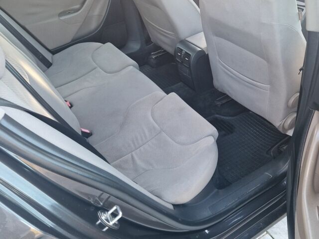 Серый Фольксваген Пассат, объемом двигателя 2 л и пробегом 300 тыс. км за 2786 $, фото 7 на Automoto.ua