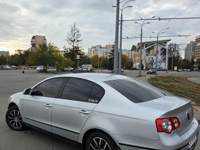 Серый Фольксваген Пассат, объемом двигателя 1.8 л и пробегом 239 тыс. км за 6799 $, фото 2 на Automoto.ua