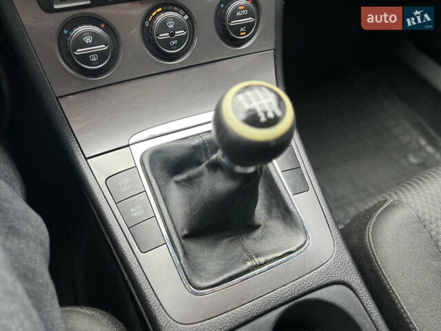 Серый Фольксваген Пассат, объемом двигателя 1.8 л и пробегом 292 тыс. км за 6500 $, фото 25 на Automoto.ua