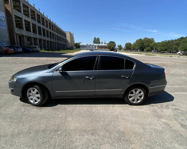 Серый Фольксваген Пассат, объемом двигателя 1.8 л и пробегом 300 тыс. км за 5400 $, фото 4 на Automoto.ua