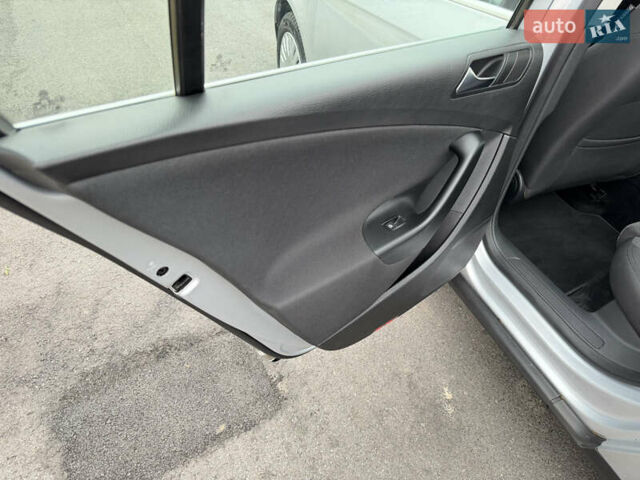 Сірий Фольксваген Пассат, об'ємом двигуна 1.6 л та пробігом 217 тис. км за 8999 $, фото 32 на Automoto.ua