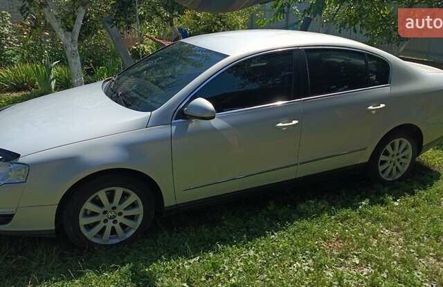 Серый Фольксваген Пассат, объемом двигателя 1.8 л и пробегом 231 тыс. км за 7000 $, фото 1 на Automoto.ua