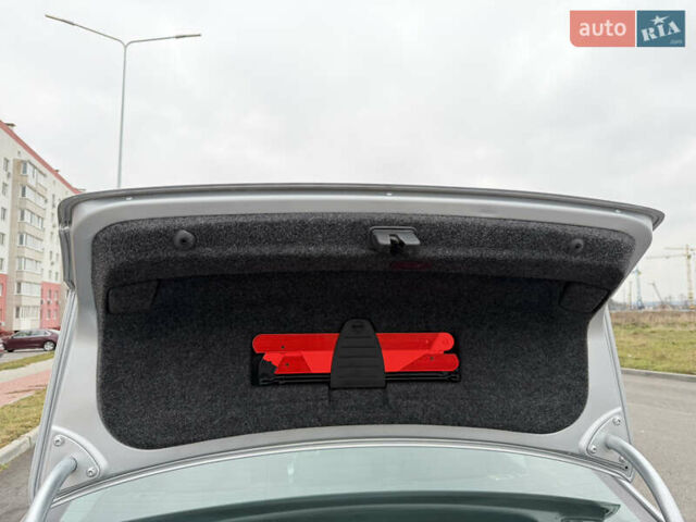 Сірий Фольксваген Пассат, об'ємом двигуна 1.6 л та пробігом 217 тис. км за 8999 $, фото 26 на Automoto.ua