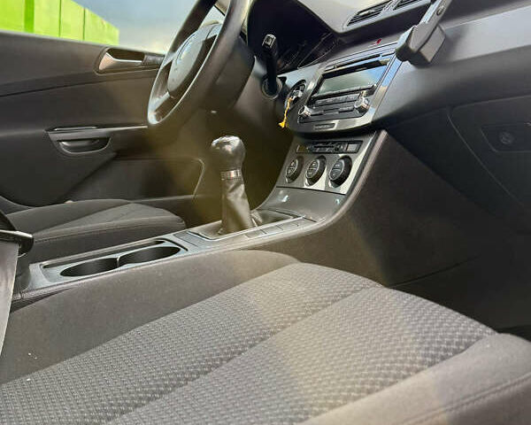 Фольксваген Пассат 2009 в Виннице на Automoto.ua Серый Фольксваген Пассат, объемом двигателя 1.6 л и пробегом 194 тыс. км за 7999 $, фото 69 на Automoto.ua