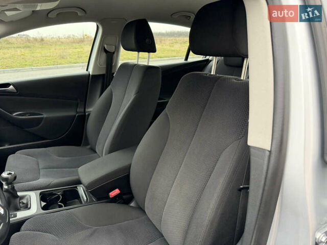 Сірий Фольксваген Пассат, об'ємом двигуна 1.6 л та пробігом 217 тис. км за 8999 $, фото 51 на Automoto.ua