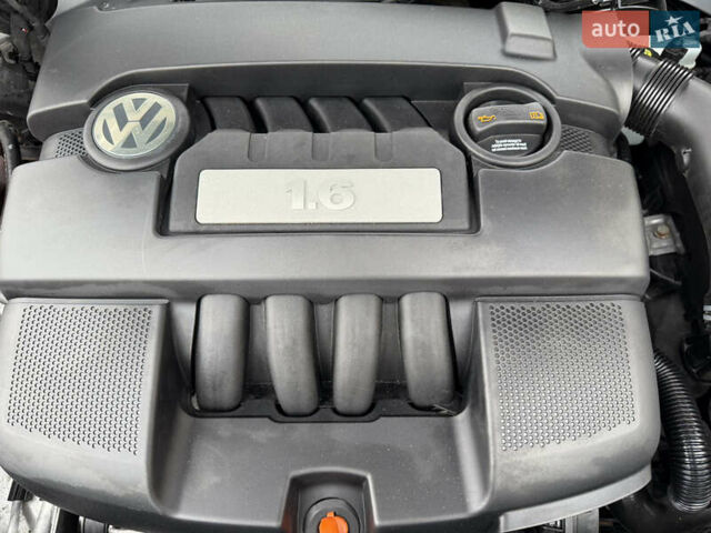 Сірий Фольксваген Пассат, об'ємом двигуна 1.6 л та пробігом 217 тис. км за 8999 $, фото 79 на Automoto.ua
