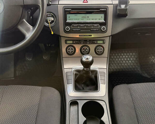 Фольксваген Пассат 2009 в Виннице на Automoto.ua Серый Фольксваген Пассат, объемом двигателя 1.6 л и пробегом 194 тыс. км за 7999 $, фото 80 на Automoto.ua