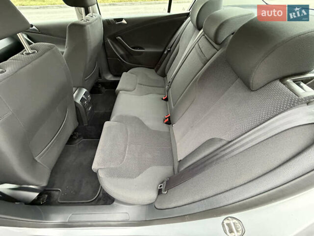 Сірий Фольксваген Пассат, об'ємом двигуна 1.6 л та пробігом 217 тис. км за 8999 $, фото 38 на Automoto.ua