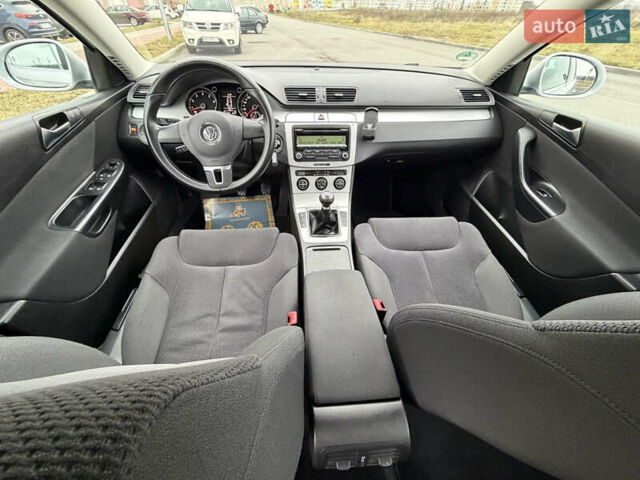 Сірий Фольксваген Пассат, об'ємом двигуна 1.6 л та пробігом 217 тис. км за 8999 $, фото 58 на Automoto.ua