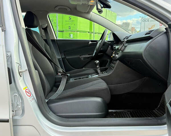 Фольксваген Пассат 2009 в Виннице на Automoto.ua Серый Фольксваген Пассат, объемом двигателя 1.6 л и пробегом 194 тыс. км за 7999 $, фото 108 на Automoto.ua