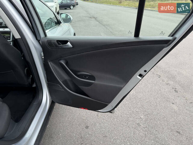 Сірий Фольксваген Пассат, об'ємом двигуна 1.6 л та пробігом 217 тис. км за 8999 $, фото 74 на Automoto.ua