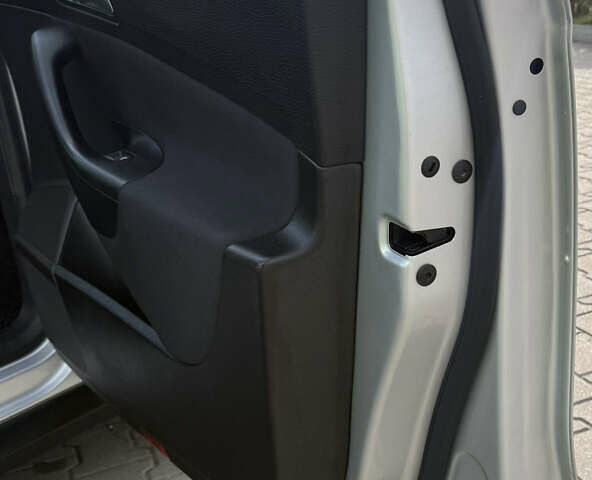 Фольксваген Пассат 2009 в Виннице на Automoto.ua Серый Фольксваген Пассат, объемом двигателя 1.6 л и пробегом 194 тыс. км за 7999 $, фото 87 на Automoto.ua