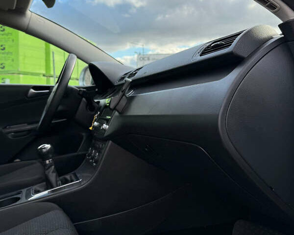 Фольксваген Пассат 2009 в Виннице на Automoto.ua Серый Фольксваген Пассат, объемом двигателя 1.6 л и пробегом 194 тыс. км за 7999 $, фото 113 на Automoto.ua