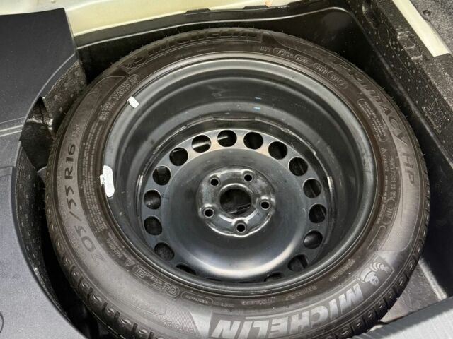 Сірий Фольксваген Пассат, об'ємом двигуна 1.6 л та пробігом 194 тис. км за 7999 $, фото 7 на Automoto.ua