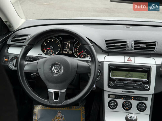 Сірий Фольксваген Пассат, об'ємом двигуна 1.6 л та пробігом 217 тис. км за 8999 $, фото 72 на Automoto.ua