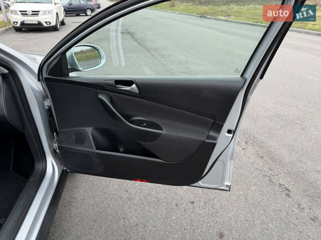 Сірий Фольксваген Пассат, об'ємом двигуна 1.6 л та пробігом 217 тис. км за 8999 $, фото 75 на Automoto.ua