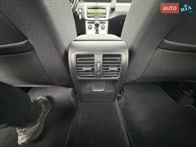 Сірий Фольксваген Пассат, об'ємом двигуна 1.6 л та пробігом 217 тис. км за 8999 $, фото 69 на Automoto.ua