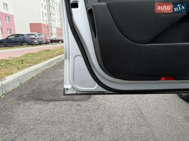 Сірий Фольксваген Пассат, об'ємом двигуна 1.6 л та пробігом 217 тис. км за 8999 $, фото 42 на Automoto.ua