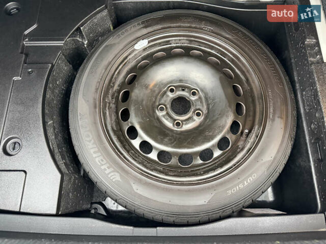 Сірий Фольксваген Пассат, об'ємом двигуна 1.6 л та пробігом 217 тис. км за 8999 $, фото 40 на Automoto.ua