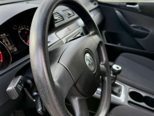 Сірий Фольксваген Пассат, об'ємом двигуна 1.6 л та пробігом 194 тис. км за 7999 $, фото 3 на Automoto.ua