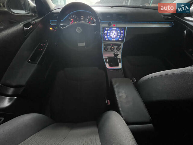 Серый Фольксваген Пассат, объемом двигателя 1.8 л и пробегом 220 тыс. км за 6700 $, фото 7 на Automoto.ua