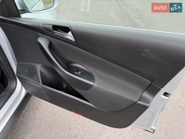 Сірий Фольксваген Пассат, об'ємом двигуна 1.6 л та пробігом 217 тис. км за 8999 $, фото 71 на Automoto.ua