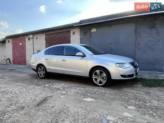 Серый Фольксваген Пассат, объемом двигателя 1.8 л и пробегом 220 тыс. км за 6700 $, фото 1 на Automoto.ua