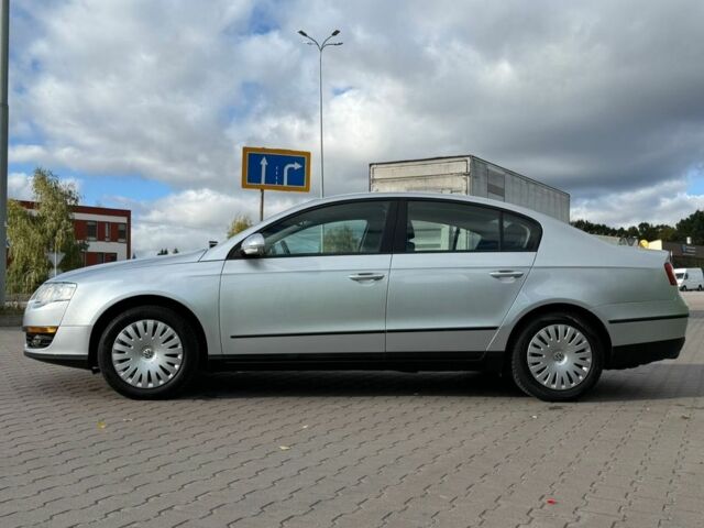 Сірий Фольксваген Пассат, об'ємом двигуна 1.6 л та пробігом 194 тис. км за 7999 $, фото 1 на Automoto.ua