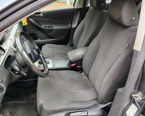 Серый Фольксваген Пассат, объемом двигателя 1.8 л и пробегом 354 тыс. км за 5900 $, фото 6 на Automoto.ua