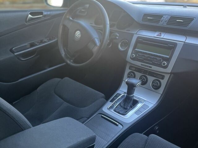 Сірий Фольксваген Пассат, об'ємом двигуна 1.8 л та пробігом 291 тис. км за 6000 $, фото 8 на Automoto.ua