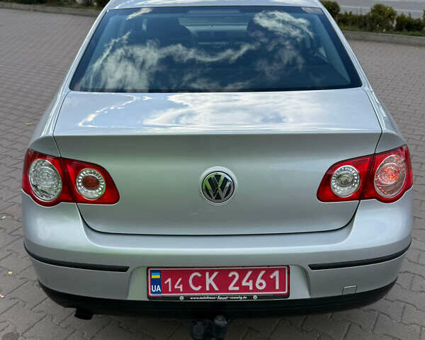 Фольксваген Пассат 2009 в Виннице на Automoto.ua Серый Фольксваген Пассат, объемом двигателя 1.6 л и пробегом 194 тыс. км за 7999 $, фото 123 на Automoto.ua