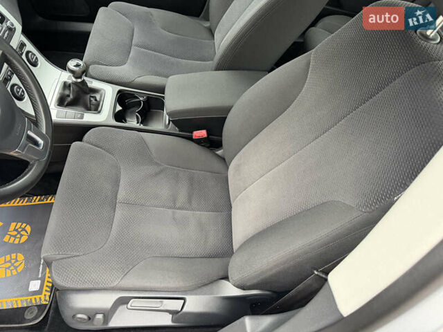 Сірий Фольксваген Пассат, об'ємом двигуна 1.6 л та пробігом 217 тис. км за 8999 $, фото 50 на Automoto.ua