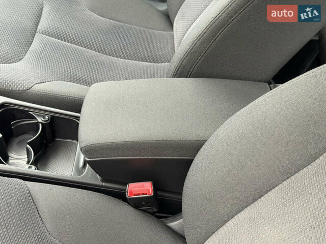 Сірий Фольксваген Пассат, об'ємом двигуна 1.6 л та пробігом 217 тис. км за 8999 $, фото 52 на Automoto.ua