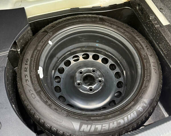 Фольксваген Пассат 2009 в Виннице на Automoto.ua Серый Фольксваген Пассат, объемом двигателя 1.6 л и пробегом 194 тыс. км за 7999 $, фото 83 на Automoto.ua