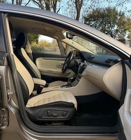 Серый Фольксваген Пассат, объемом двигателя 2 л и пробегом 212 тыс. км за 9500 $, фото 7 на Automoto.ua