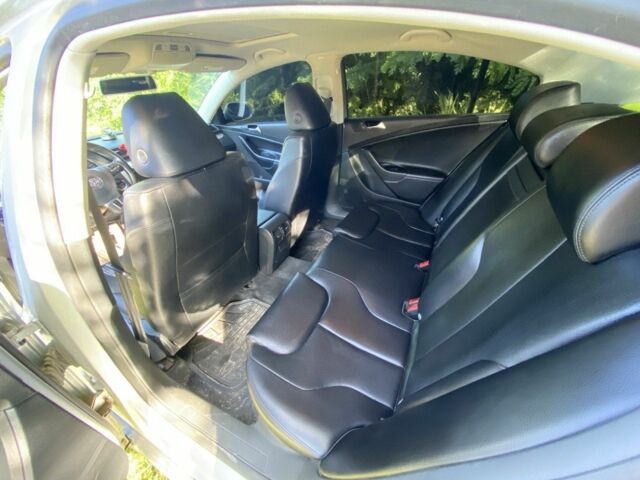 Сірий Фольксваген Пассат, об'ємом двигуна 2 л та пробігом 213 тис. км за 6600 $, фото 4 на Automoto.ua