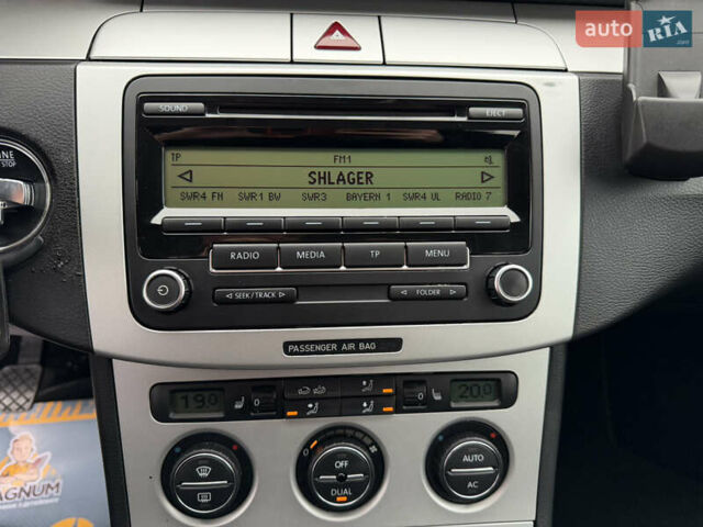 Сірий Фольксваген Пассат, об'ємом двигуна 1.6 л та пробігом 217 тис. км за 8999 $, фото 37 на Automoto.ua