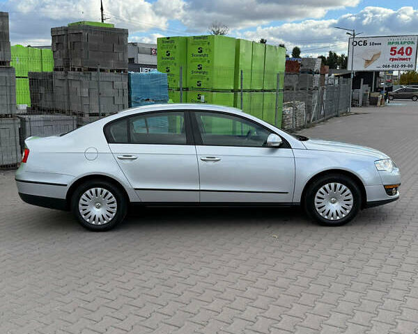 Фольксваген Пассат 2009 в Виннице на Automoto.ua Серый Фольксваген Пассат, объемом двигателя 1.6 л и пробегом 194 тыс. км за 7999 $, фото 115 на Automoto.ua