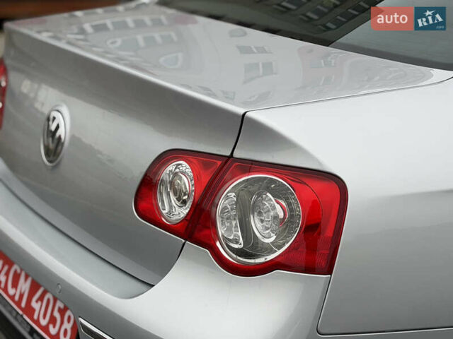 Сірий Фольксваген Пассат, об'ємом двигуна 1.6 л та пробігом 217 тис. км за 8999 $, фото 19 на Automoto.ua