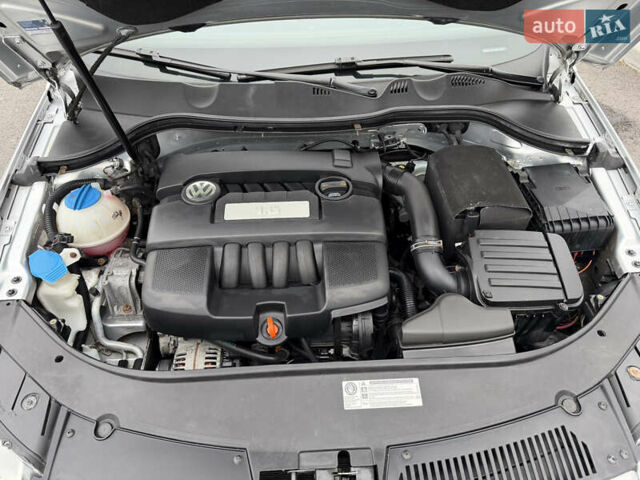 Сірий Фольксваген Пассат, об'ємом двигуна 1.6 л та пробігом 217 тис. км за 8999 $, фото 85 на Automoto.ua